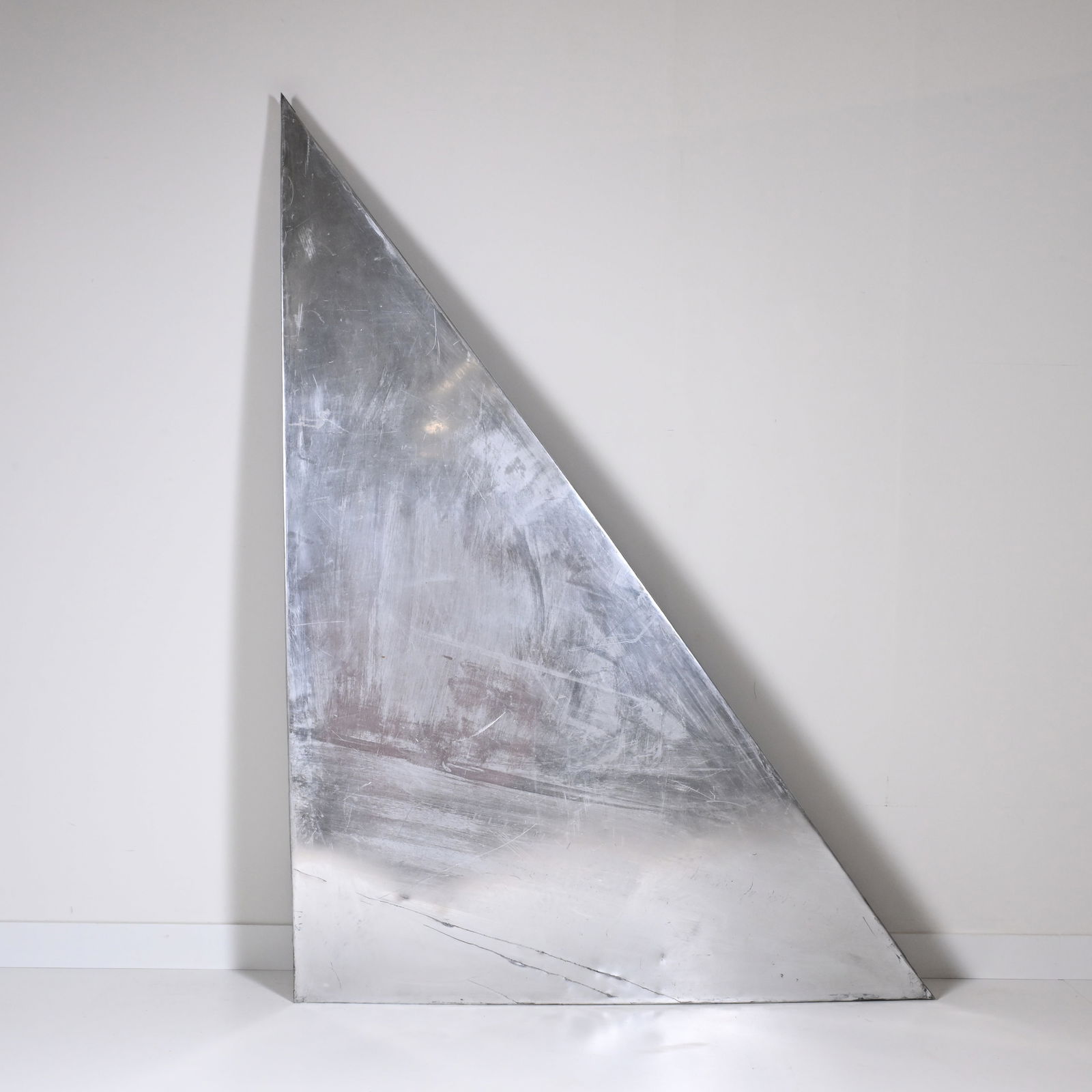 Aluminum cover plate of the Atomium, Expo 58 monument, following the renovation in 2004: Aluminum cover plate of the Atomium, Expo 58 monument, following the renovation in 2004Aluminium dekplaat van het Atomium, Expo 58-monument, naar aanleiding van de renovatie in 2004193 x 138 cm met ce