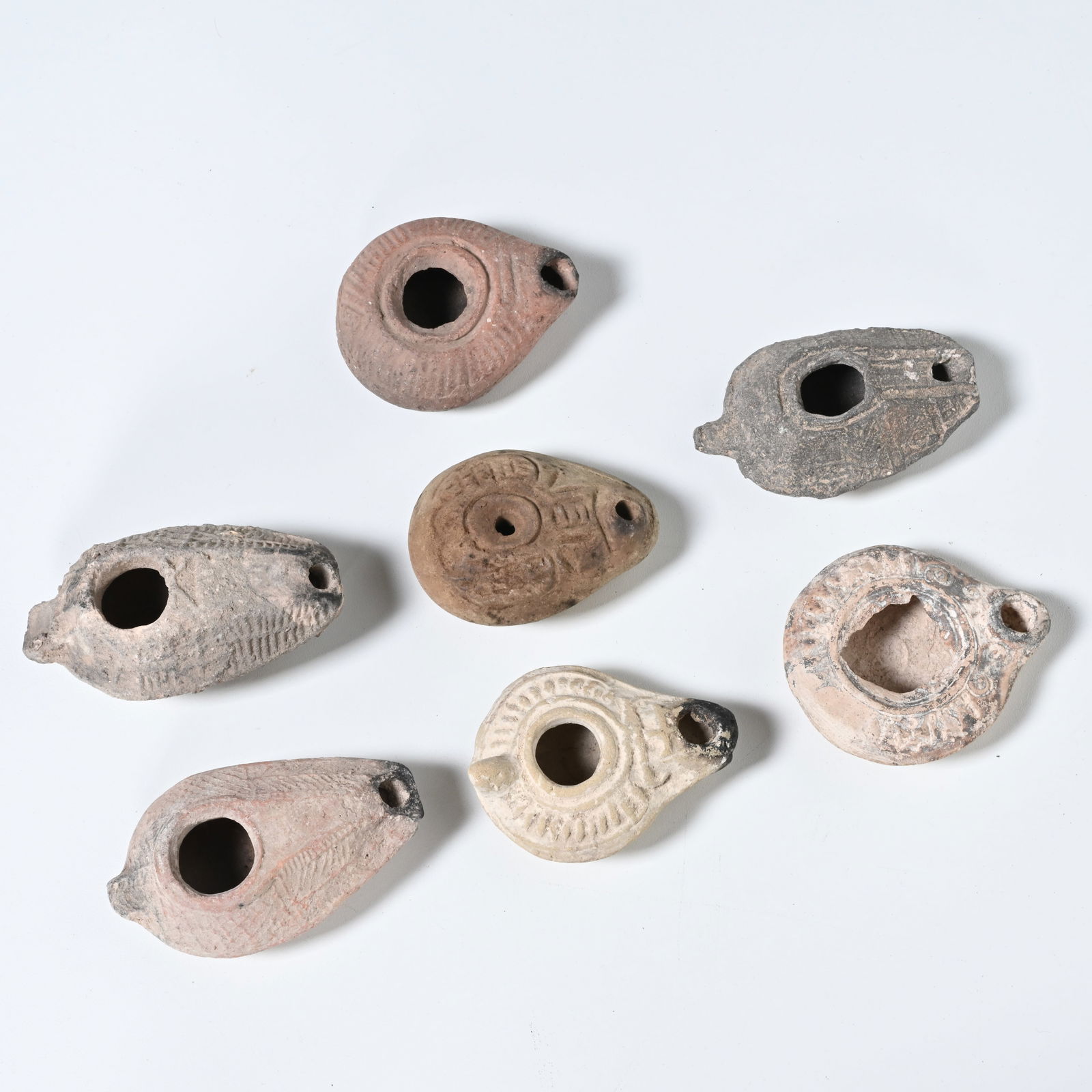 Collection of 8 oil lamps in earthenware, Ancient Roman, Byzantine, 2nd-3rd century AD (1 of 2)