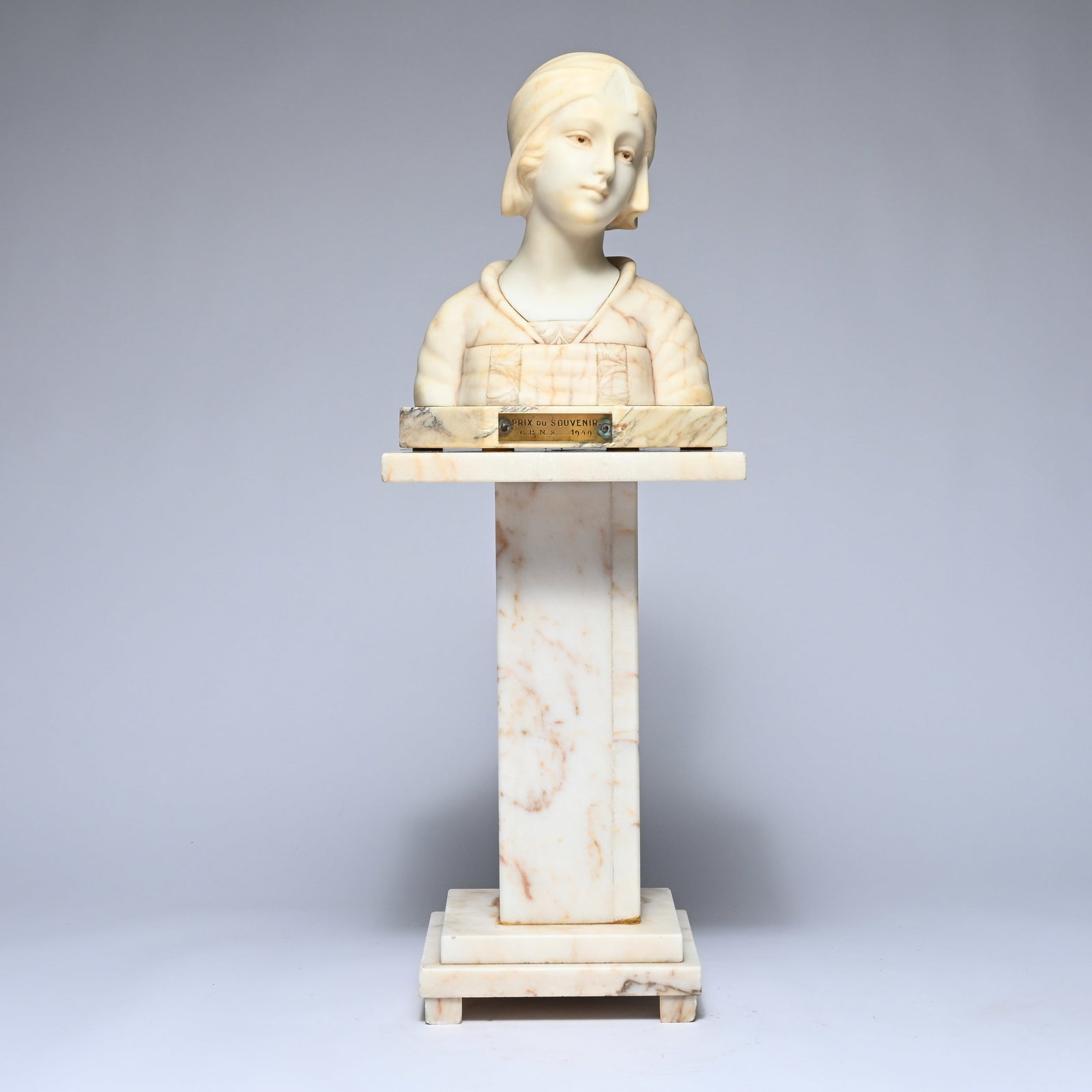 Gustave VAN VAERENBERGH (1873-1927), Prix de souvenir 1949, marble bust of a girl, signed on a (1 of 7)