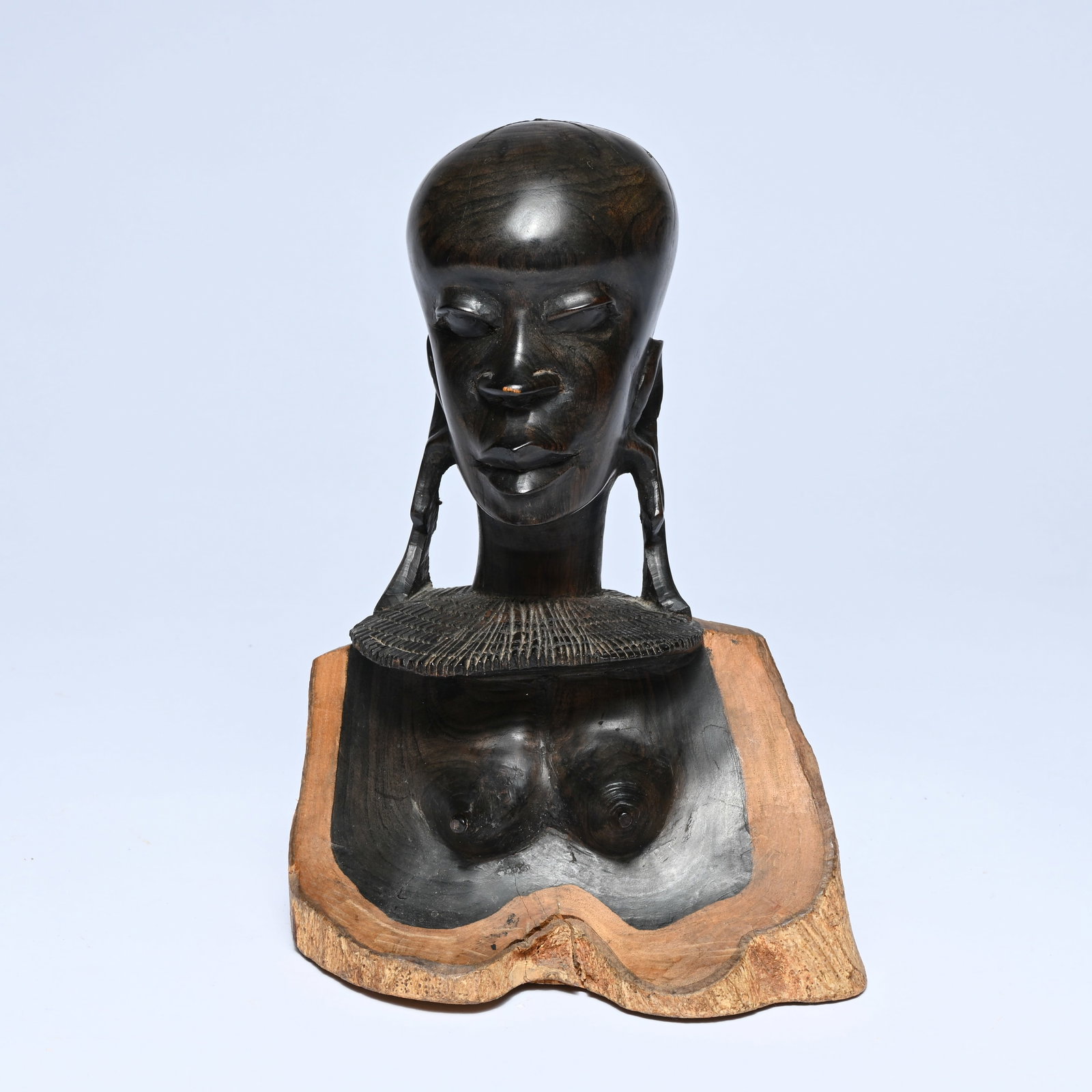 Figurine of a 'Tutsi lady' in ebony, business gift from Rwandan President Paul Kagame to a Belgian (1 of 6)