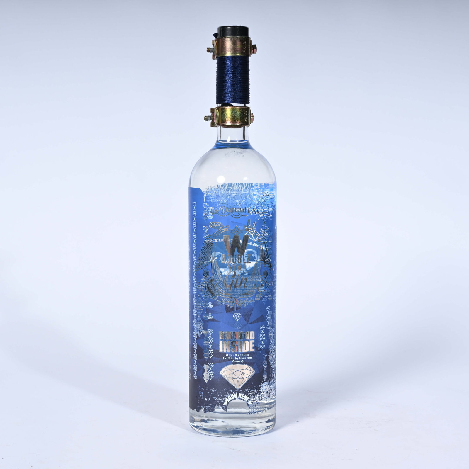Bottle of GIN The diamond edition, DOUBLE YOU GIN with diamand 0.19-0.21 Carat with certificat (1 of 4)