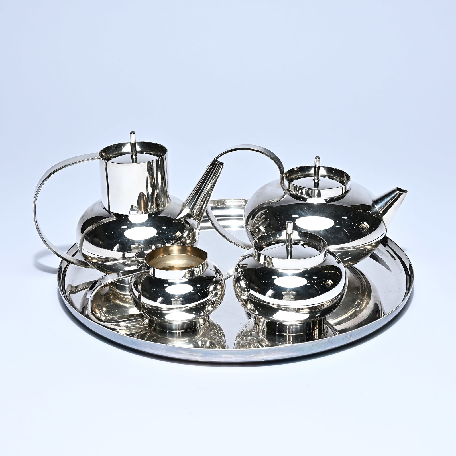 Christofle, silver-plated coffee and tea set, modernist design model Ceylon by Lino Sabbatini, 1960s: Christofle, silver-plated coffee and tea set, modernist design model Ceylon by Lino Sabbatini, 1960s Christofle, verzilverd koffie- en theeset, modernistisch design model Ceylon van Lino Sabbatini, ja