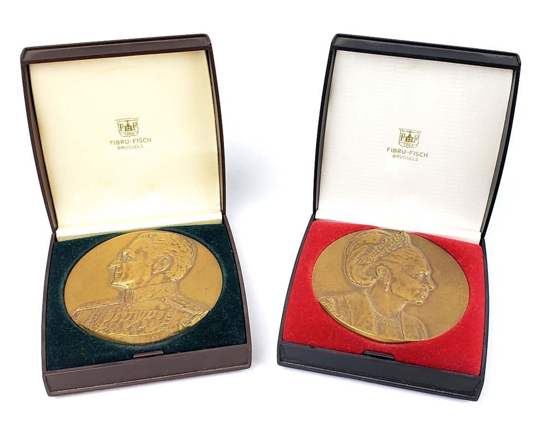 Magnificent Pair of Bronze Plaques of Shah & Farah Pahlavi by R. Cliquet: Magnificent Pair of Bronze Plaques of Shah & Farah Pahlavi by R. Cliquet. This is a magnificent pair of bronze plaques of Mohammad Reza Shah Pahlavi and Queen Farah Pahlavi of Iran, done by Belgium