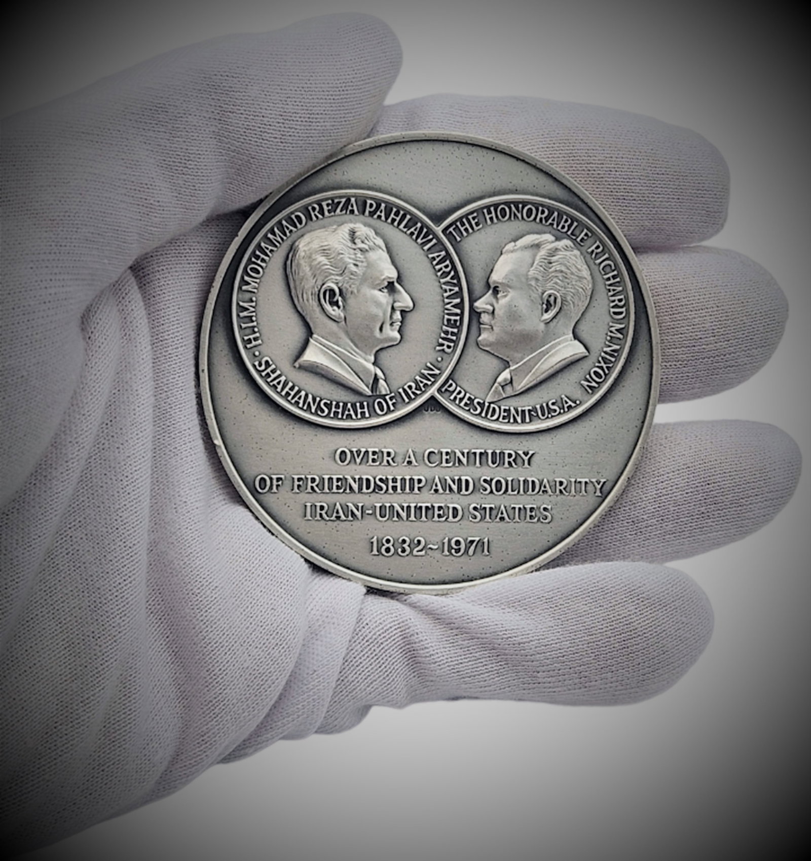 Pahlavi & Nixon Silver (146g) Over A Century Of Friendship And Solidarity Iran-US Medal: Pahlavi & Nixon 0.999 Silver (146g) Over A Century Of Friendship And Solidarity Iran-US 1832-1971 Medal. Circa 1972.