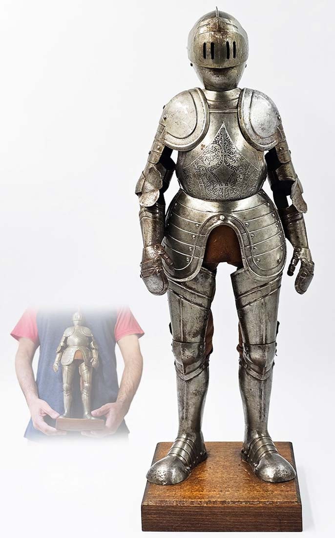 19th C. Metal Etched Medieval Black Knight Suit Of Armor Figurine (1 of 11)