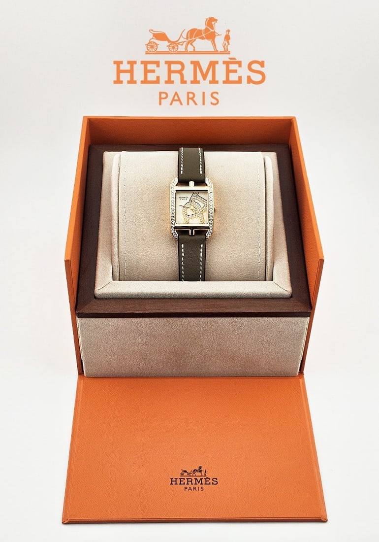 Hermes 18K Diamond Cape Cod Chaine D'Ancre Joaillier (31mm) Watch: Hermes 18K Diamond Cape Cod Chaine D'Ancre Joaillier (31mm) Watch, Retail Price $18,700. Box: H 4" x W 5"