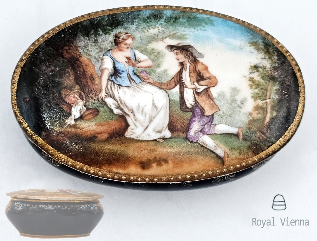 Royal Vienna Porcelain Trinket Box: Royal Vienna Porcelain Trinket Box. H 2" x W 5 1/4"