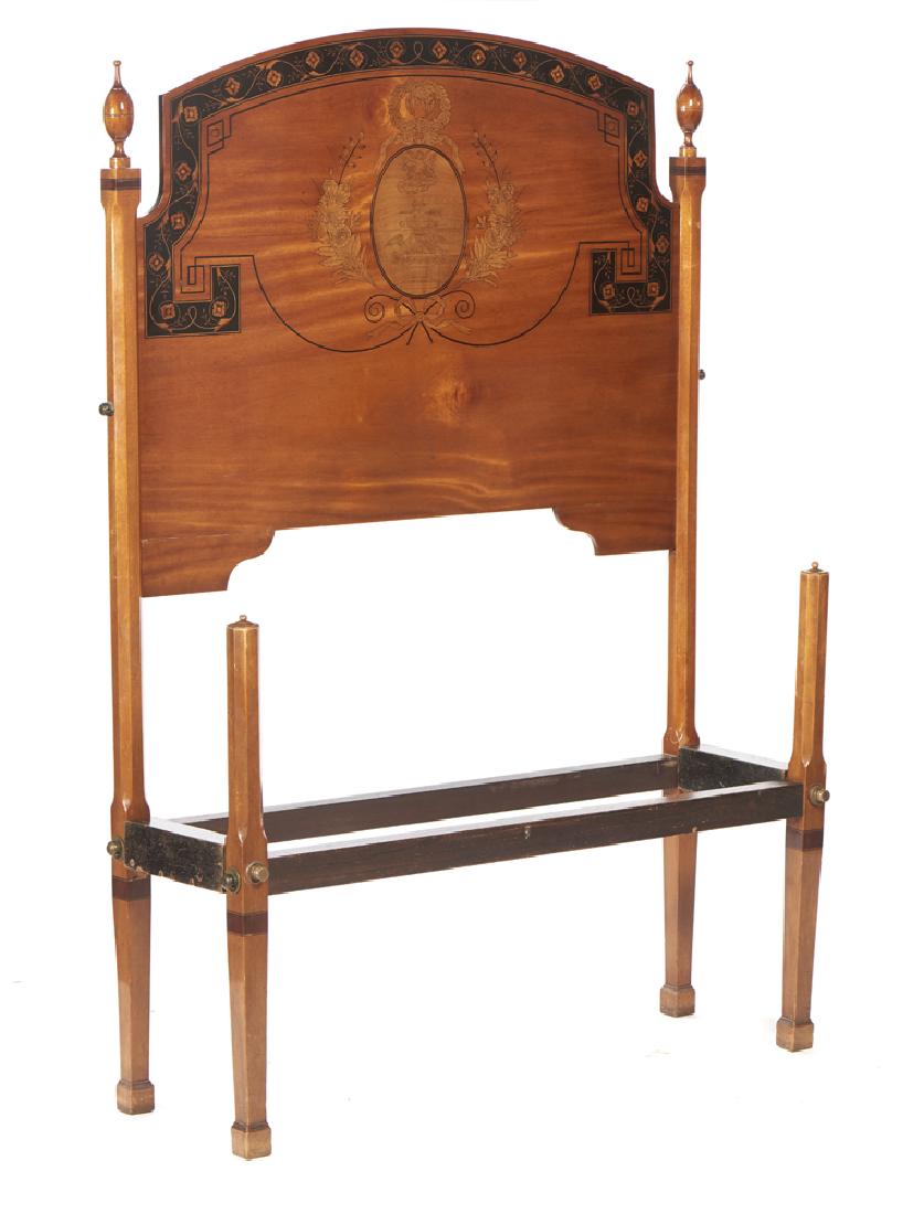 Cama estilo D. Maria decorada com embutidos (1 of 1)