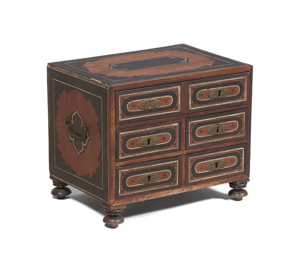 Pequeno contador indo-português, do séc. XVIII (1 of 1)