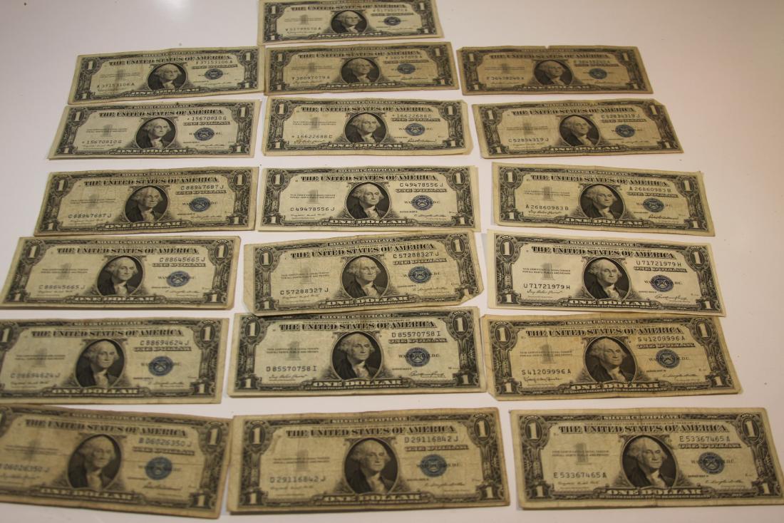 19 US Silver Certificates - 2 star notes: 19 US Silver Certificates - 2 star notes. 8 1957. 11 1935. Star notes are 1935 G and 1957.