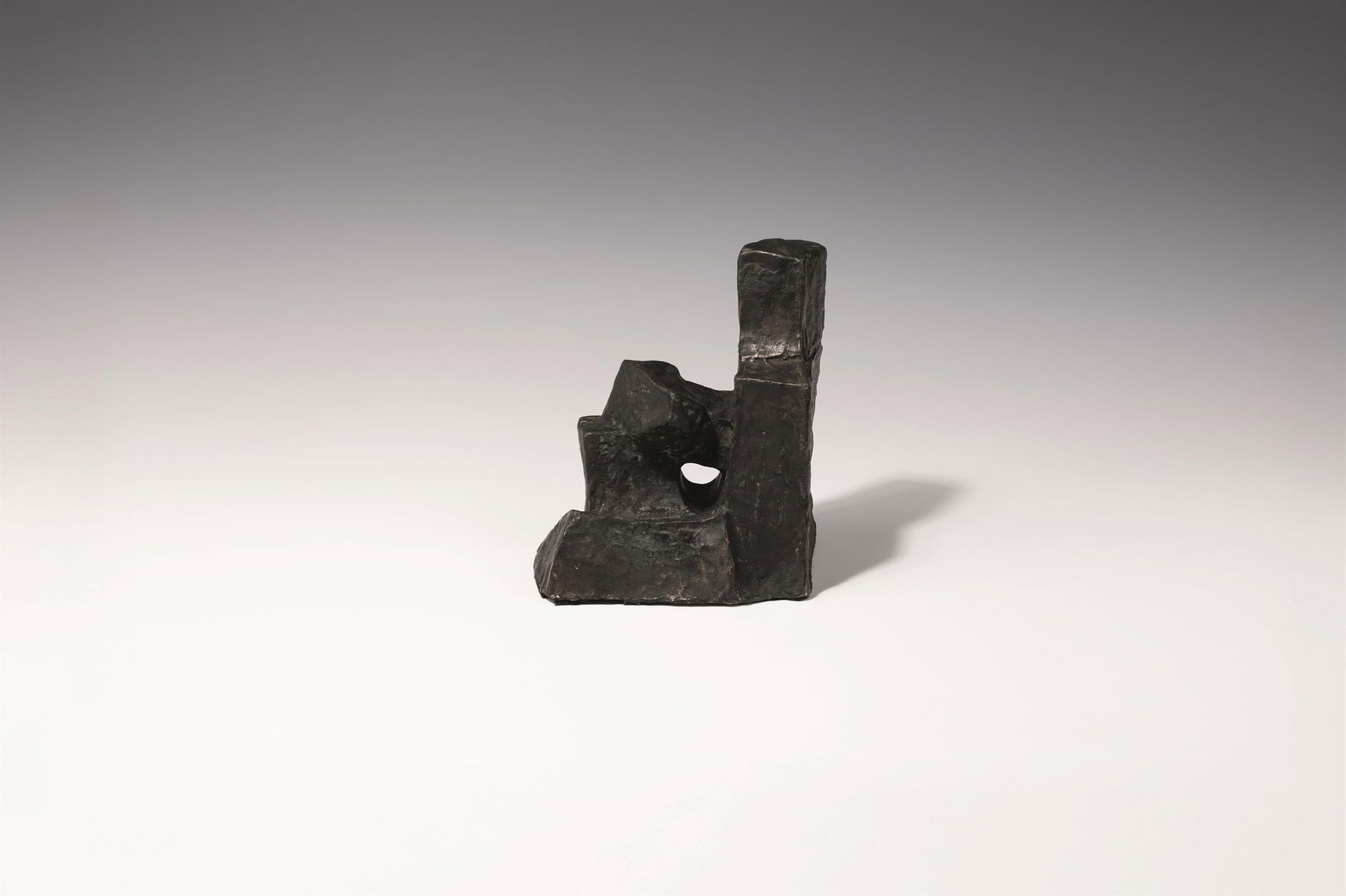 Fritz Wotruba: Kleine sitzende Figur - 2