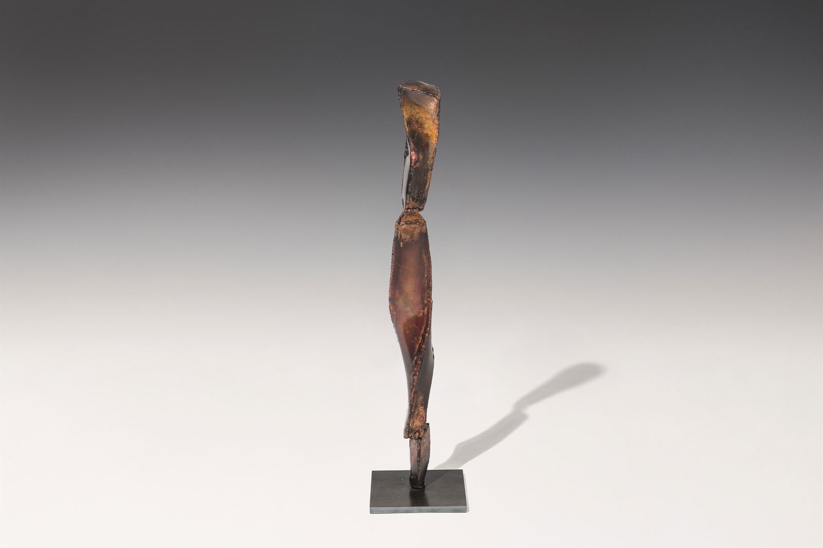 Talos Kedl: König Salomon: Talos Kedl König Salomon Kuper, geschweißt und patiniert 64 x 8 x 8 cm Signiert unten: Talos Privatbesitz, Wien Talos Kedl König Salomon copper, welded and patinated 64 x 8 x 8 cm