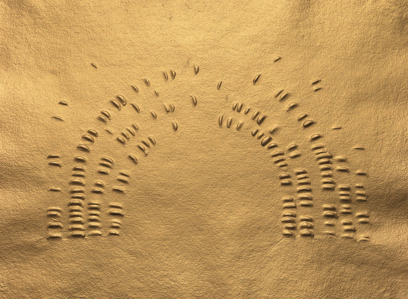 Hans Bischoffshausen: o.T.: Hans Bischoffshausen o.T. 2011 Prägedruck auf goldenem Papier; gerahmt 54 x 75 cm Nach dem Motiv des Bildes "Invasion" von 1973; Entstehungsjahr 2011 Rückseitig nummeriert links unten: