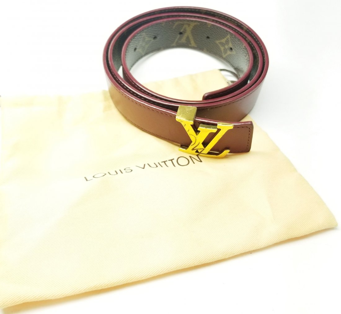 Authentic Ladies Louis Vuitton Purple Monogram Belt: Authentic Ladies Louis Vuitton double sided Purple and signature Monogram Belt w/ Box. Size 90cm/36 inch.