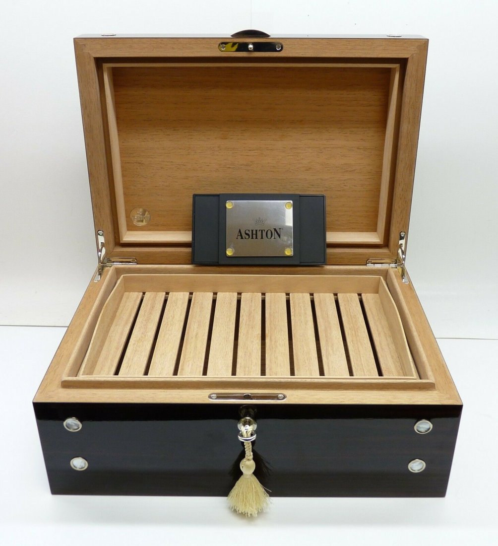 Ashton Iron Wood Savoy Executive Cigar Humidor Case: Ashton Iron Wood Savoy Executive Cigar Humidor Case 50CT. Measures 13 7/8" (L) x 9 7/8" (W) x 5 7/8" (H).