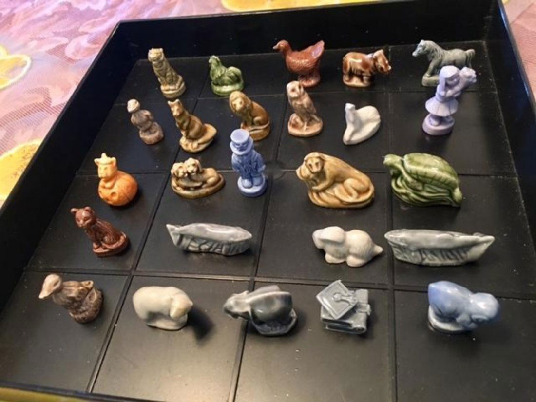 Set of 25 Wade England Porcelain Red Rose Tea Figurines: Set of 25 Wade England Porcelain Red Rose Tea Figurines (1983-2002). In house shipping is available, buyer pays shipping cost.