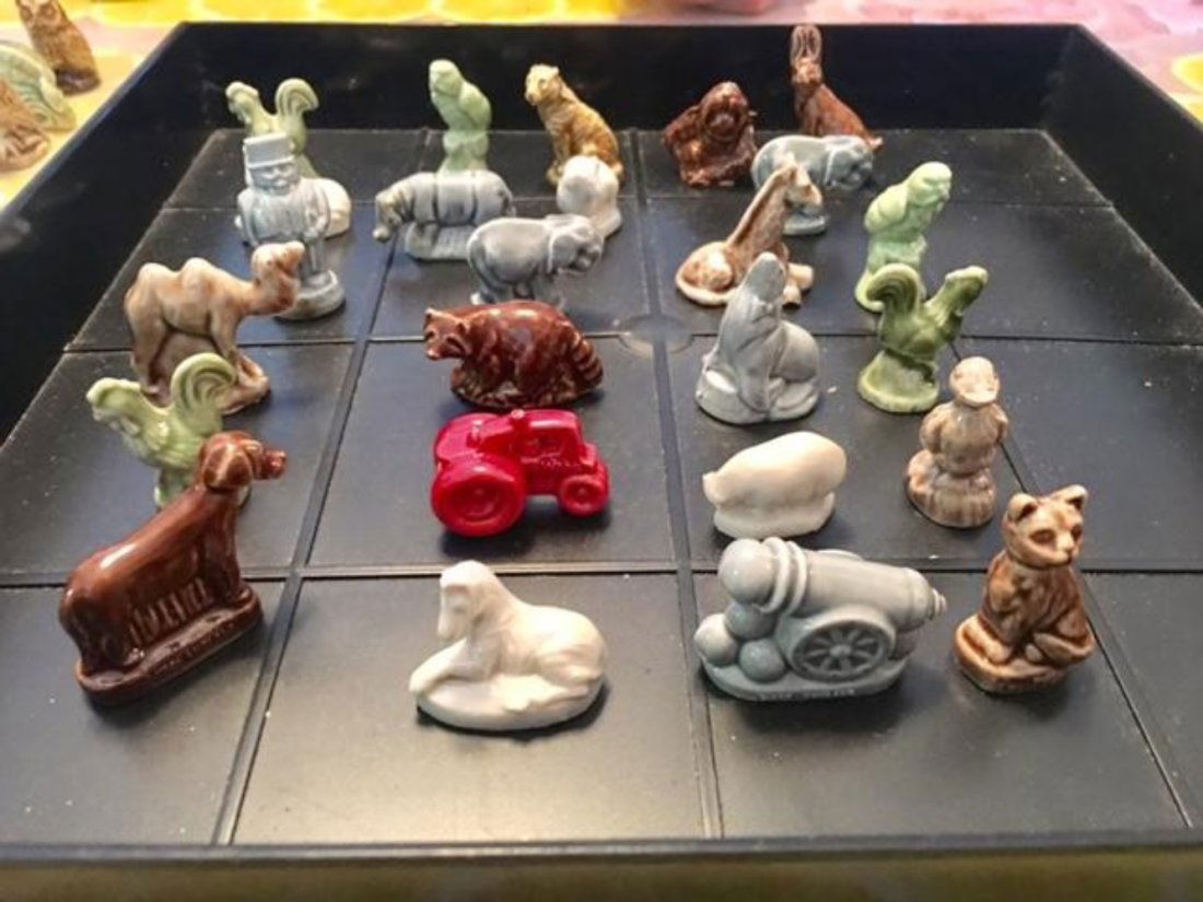 Set of 25 Wade England Porcelain Red Rose Tea Figurines: Set of 25 Wade England Porcelain Red Rose Tea Figurines (1983-2002). In house shipping is available, buyer pays shipping cost.