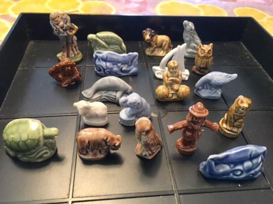 Set of 19 Wade England Porcelain Red Rose Tea Figurines: Set of 19 Wade England Porcelain Red Rose Tea Figurines (1983-2002). In house shipping is available, buyer pays shipping cost.