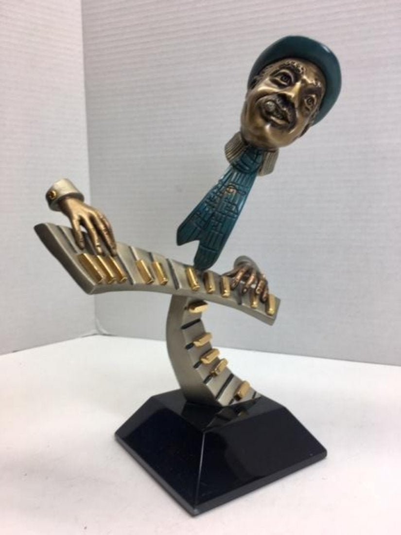 Paul Wegner Bronze Sculpture Piano Man: Paul Wegner Bronze Sculpture Piano Man Legends Series from a limited edition 58/500. Signed and dated 1994. Measures 11"H. In house shipping to continental US $45.