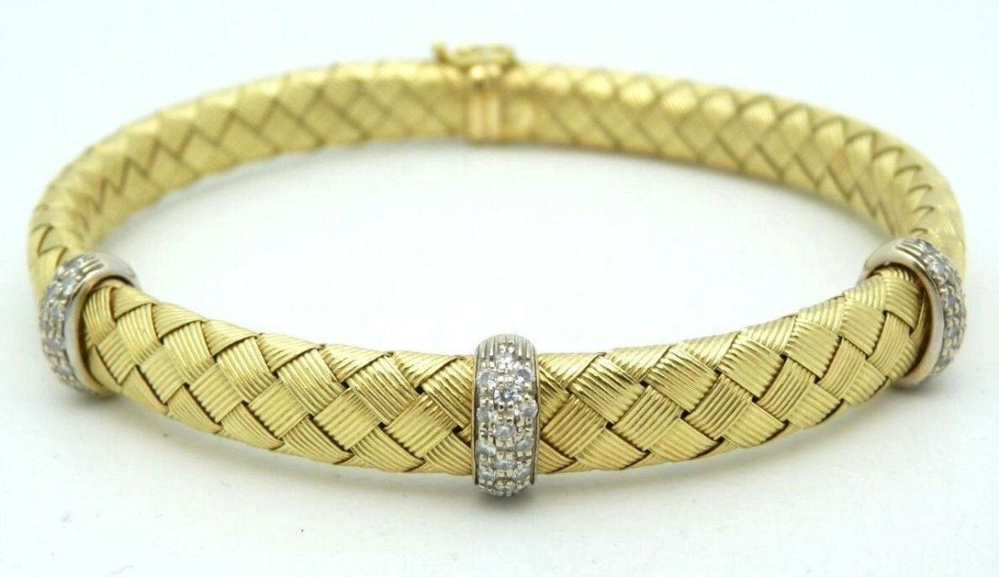Roberto Coin Primavera 18K Gold Bracelet With Diamonds: Roberto Coin Primavera 18K Gold Bracelet With 47 Diamonds (total 0.47ct). Weight - 13.6dwt / 21.1g. Bracelet Size - 67mm / 2.7" In house shipping to continental US $15.
