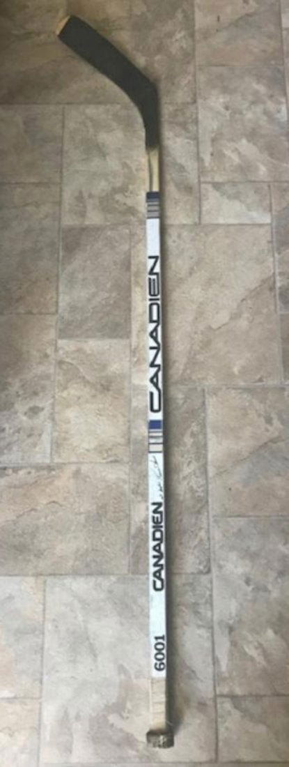 GORDIE HOWE & 10 other Players Autographed Hockey Stick (1 of 10)
