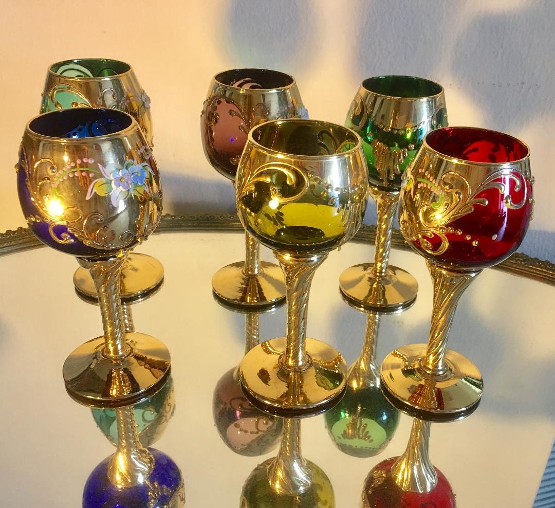 Venetian Murano Raised Floral Cameo 6 Wine Glasses 24k: Vintage Murano raised floral cameo different colors Hand Painted with 24k gold wine glass. Beautiful pieces, hand painted. Made in Italy. In excellent condition. All gold in very good condition , no w