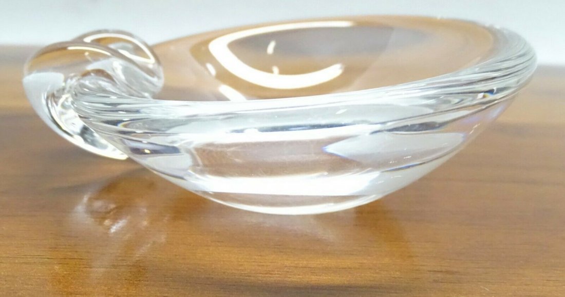 Steuben Crystal Bowl Ashtray Art Deco David Hill: Vintage 1950s Art Deaco Signed Steuben Crystal Sloped Ashtray designed by David Hill. measures approx. 5.5"W x 1.5"H. In house shipping to continental US $15.