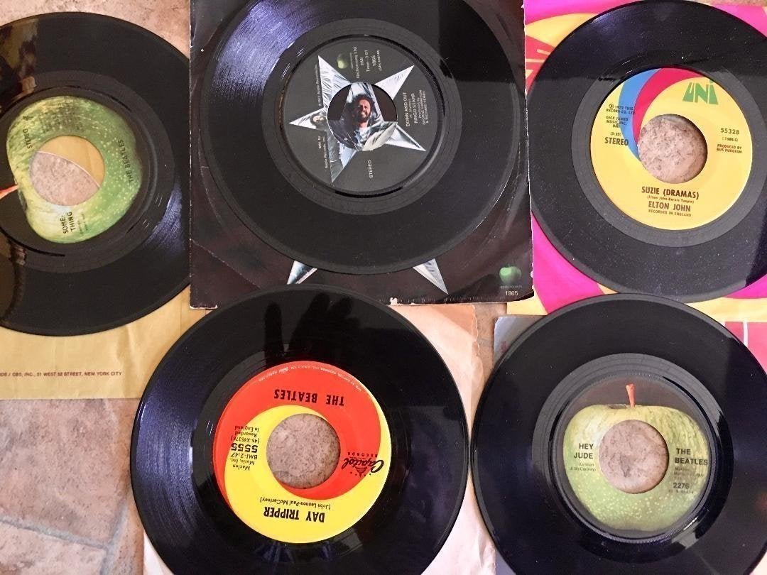 1960s BEATLES Elton John Ringo Starr 5 Vinyl Records 45: Lot of 5 1960s , 3 BEATLES , 1 Elton & 1 John Ringo Starr 45 Vinyl Records . all in Very good condition. In house shipping to continental US $8.
