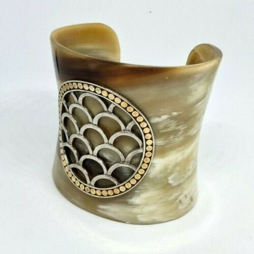 John Hardy Naga Gold & Silver Buffalo Horn Brace: John Hardy Naga Gold & Silver Buffalo Horn Medium Size Bracelet. Measures WIDTH: 2.5". WEIGHT: 39.7DWT / 61.6GRAMS. 7" CIRCUMFERENCE. 1.25" CUFF OPENING. In house shipping is available, buyer pays shi
