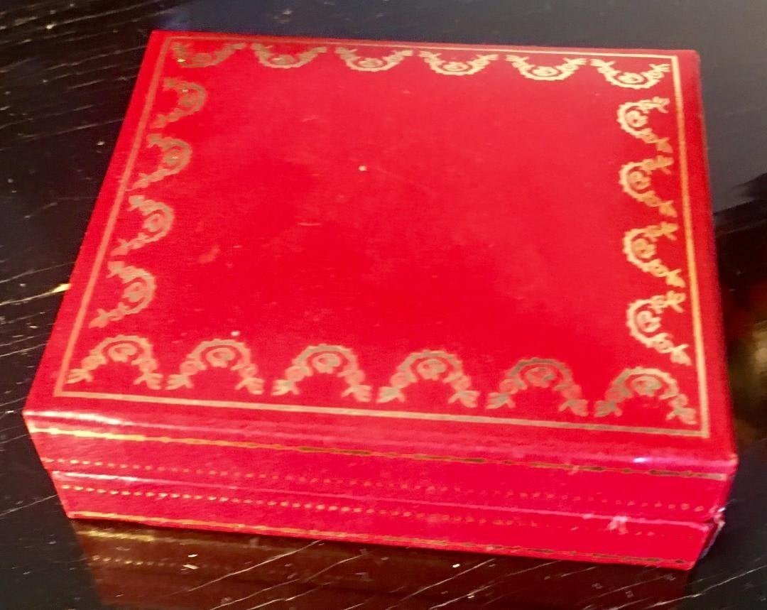 Must De Cartier Paris Presentation / Storage Case Box: Must De Cartier Paris Presentation / Storage Case Box 3" x 3" x 1" in house shipping to continental US $10.
