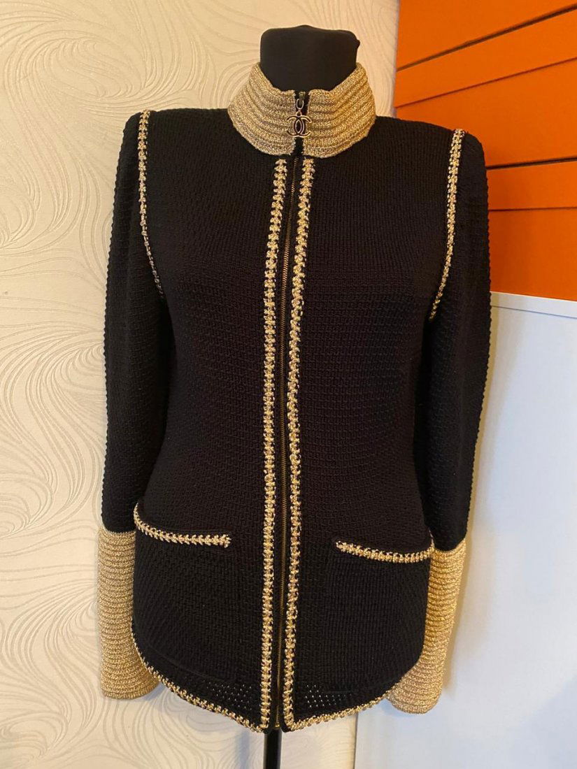CHANEL Jacket Tweed Black and Gold Sz 40 Made in France (1 of 16)