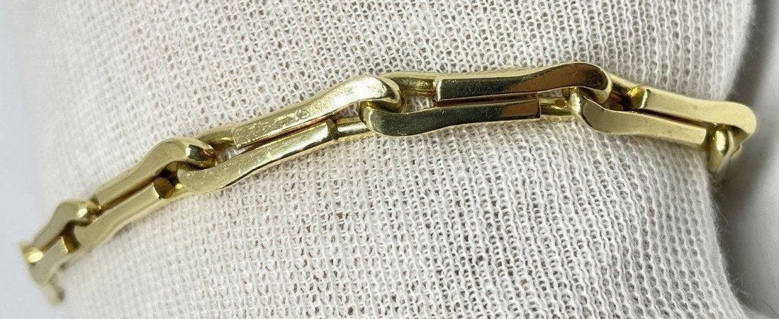 CHIMENTO 18K GOLD MENS BRACELET 8": CHIMENTO 18K GOLD MENS BRACELET Size 8". HALLMARKED 408VI. WEIGHT 20.0DWT/31.1GRAMS In house shipping is available, buyer pays shipping cost.Many lots are available for "Buy Now". Please contact us if