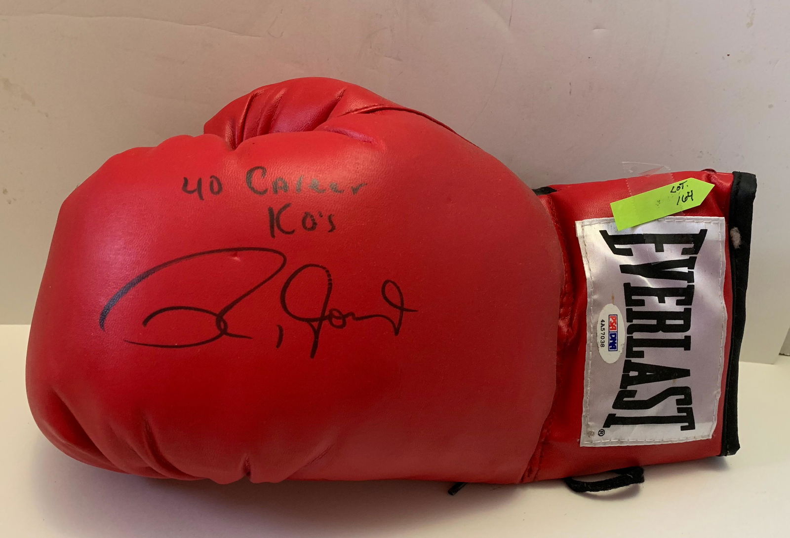Roy Jones Jr. Memorabilia Boxing Glove(40 n KO"s) (1 of 5)