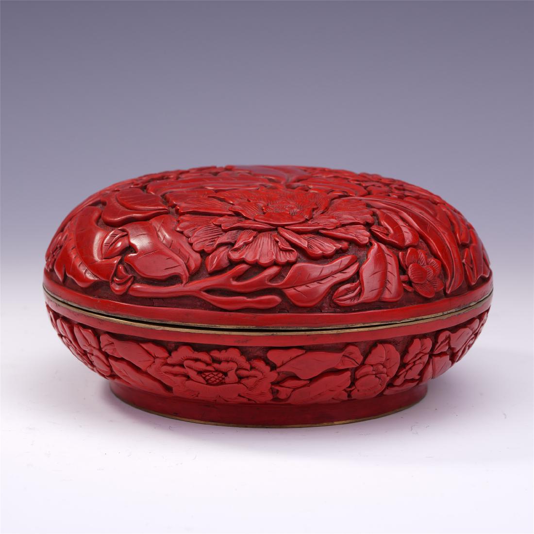 A Chinese Cinnabar Lacquer 'Flower'Powder Box: 20x9 cm.