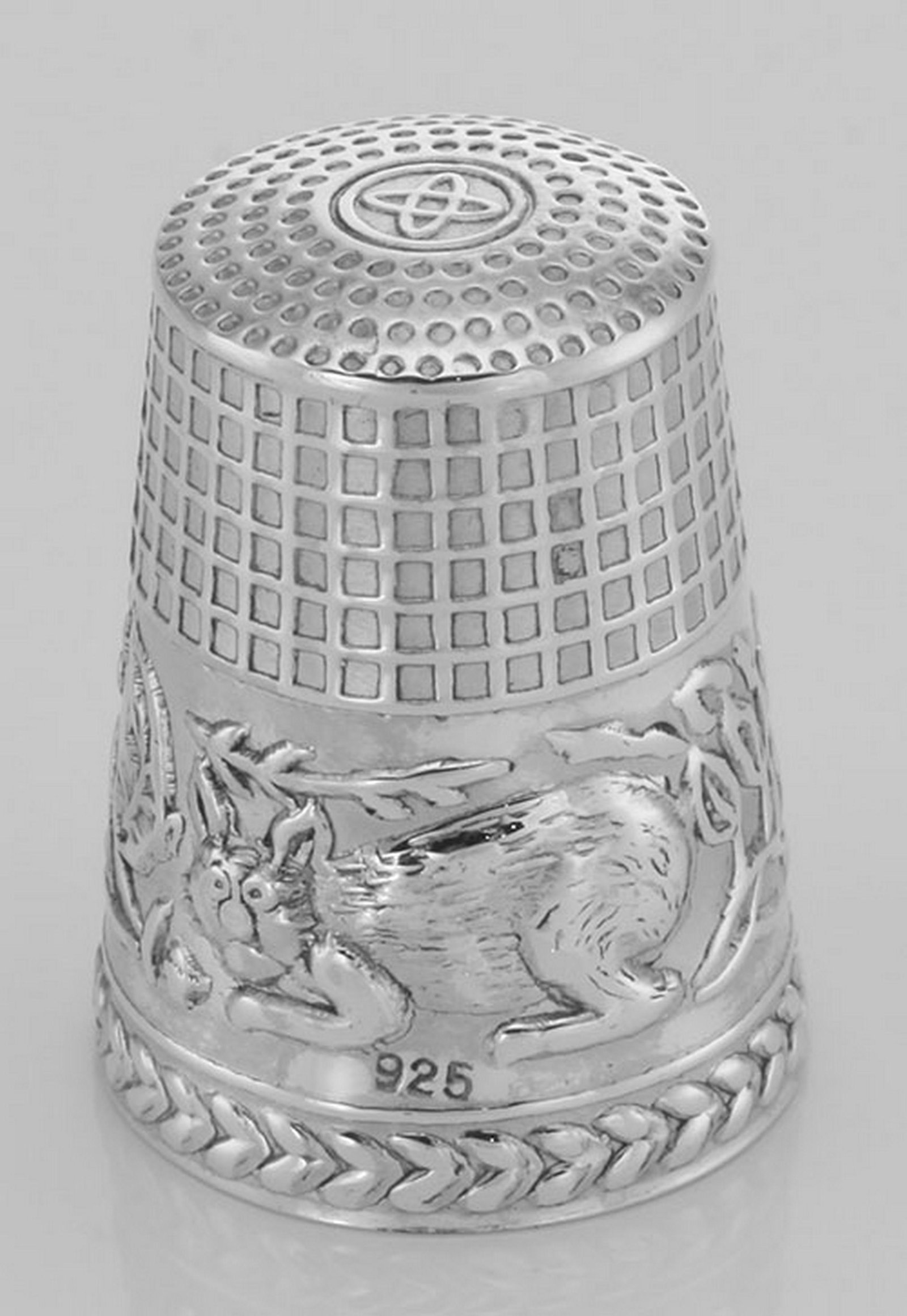 Cute Cat Sewing Thimble in Fine Sterling Silver: Cute Cat Sewing Thimble in Fine Sterling Silver **|**|** #TH-149 Cute Cat Sewing Thimble - Sterling Silver 925. This item is new and a quality sterling silver antique and collectible reproduction. Met