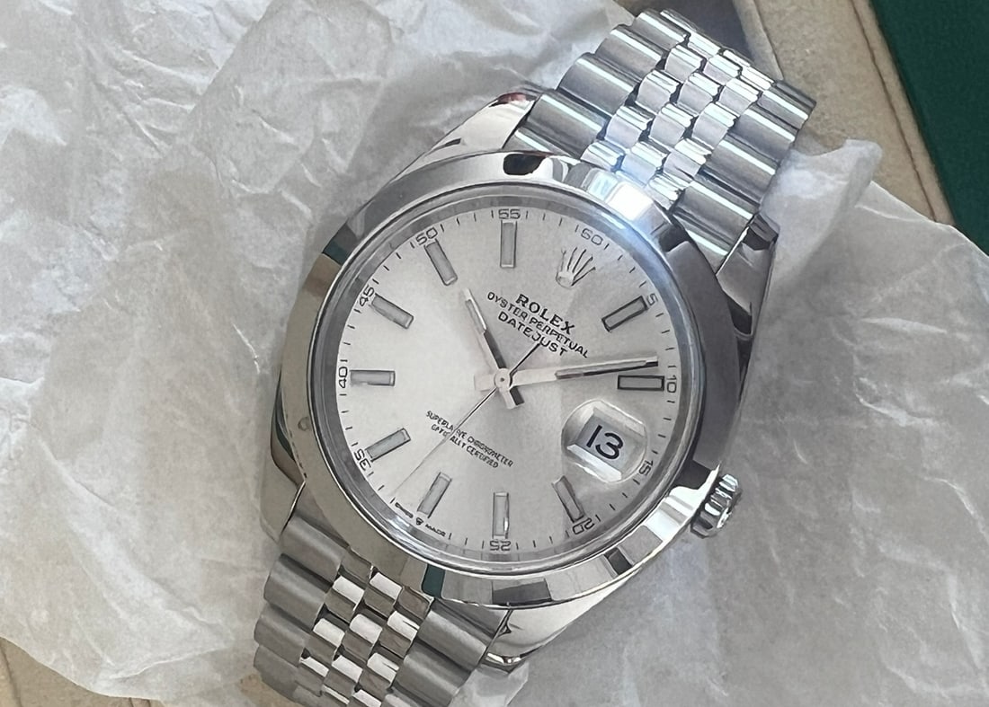 Brand New 41mm Oysterperpetual Datejust Rolex Comes wit: Brand New 41mm Oysterperpetual Datejust Rolex Comes with Box & Papers -- Brand New 41mm Oysterperpetual Datejust Rolex Comes with Box & Papers #PAPPS21594v8