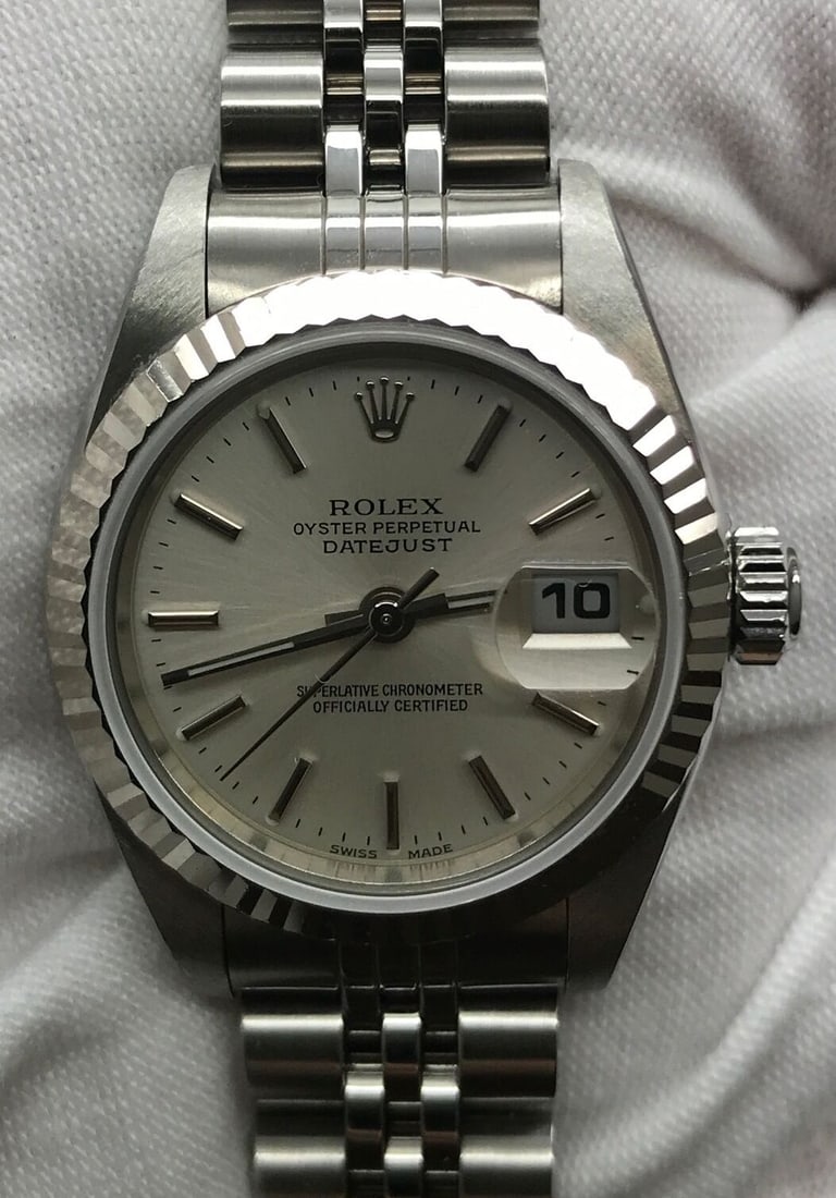 Used Ladies 26mm Oysteperpetual Rolex Comes with Box &: Used Ladies 26mm Oysteperpetual Rolex Comes with Box & Papers -- Used Ladies 26mm Oysteperpetual Rolex Comes with Box & Papers #PAPPS18875v8