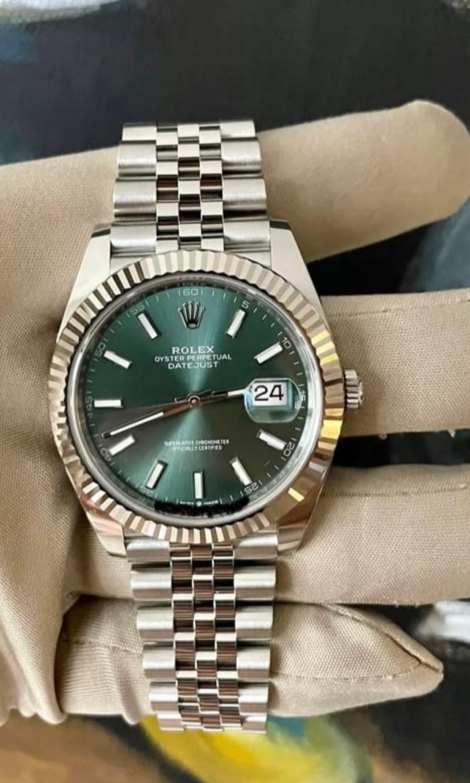 Brand New 41mm Rolex Oysterperpetual Datejust Comes wit: Brand New 41mm Rolex Oysterperpetual Datejust Comes with Box & Papers -- Brand New 41mm Rolex Oysterperpetual Datejust Comes with Box & Papers #PAPPS21597v8