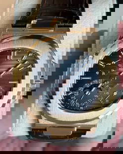 Patek Philippe Gold 'Nautilus' 5712R comes with Box & Papers: Patek Philippe Gold 'Nautilus' 5712R comes with Box & Papers -- Patek Philippe Gold 'Nautilus' 5712R comes with Box & Papers #PAPPS13679v8