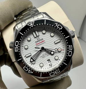 Omega Seamaster Comes with Box & Papers: Omega Seamaster Comes with Box & Papers -- Omega Seamaster Comes with Box & Papers #PAPPS15928v8