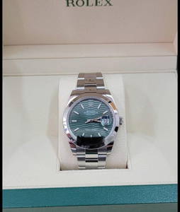 New Rolex Green Motif Dial Oysterperpetual Datejust 41mm Comes with Box & P