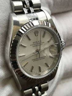 Used Ladies 26mm Oysteperpetual Rolex Comes with Box & Papers: Used Ladies 26mm Oysteperpetual Rolex Comes with Box & Papers #PAPPS18873v8