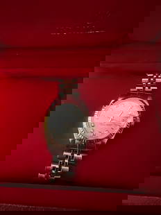 Used Ladies OysterPerpetual 26mm Rolex w/factory diamonds comes with box an: Used Ladies OysterPerpetual 26mm Rolex w/factory diamonds comes with box and papers #PAPPS94832v7