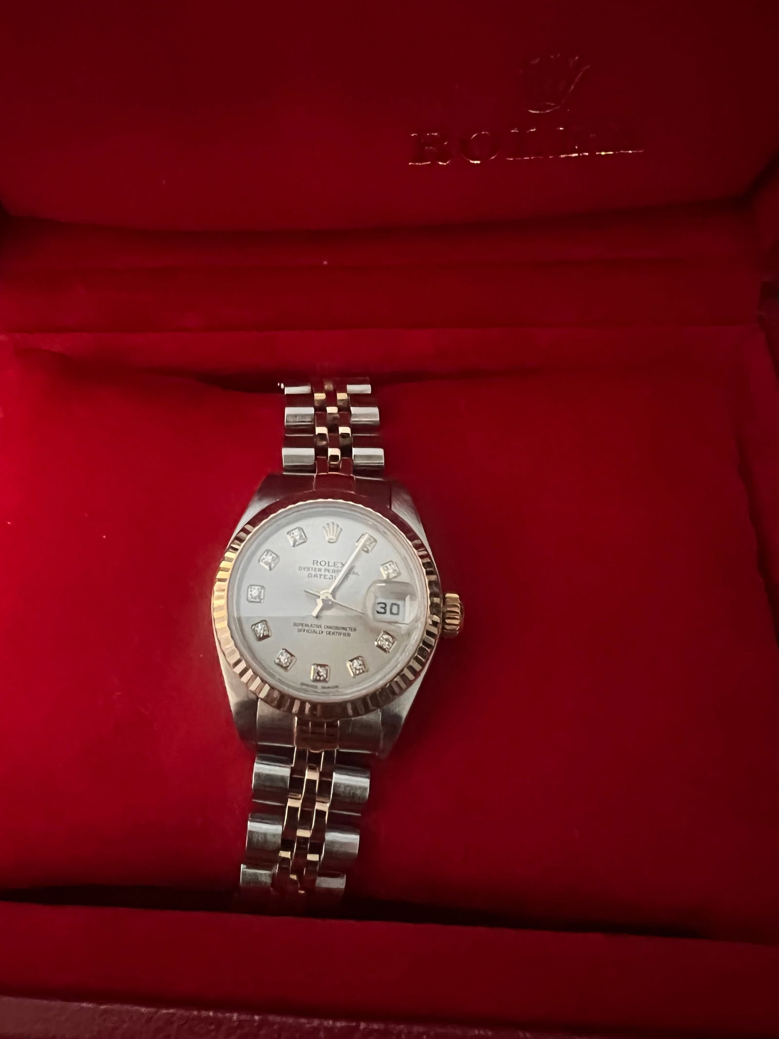 Used Ladies OysterPerpetual 26mm Rolex w/factory diamonds comes with box an (1 of 3)