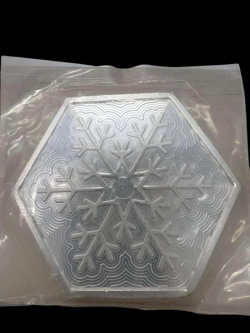 10oz Hexagon Silver Snowflake (1 of 1)