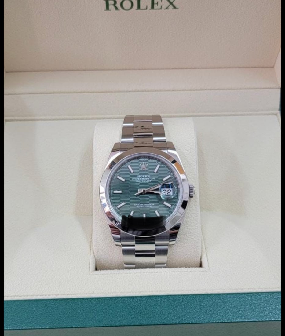 New Rolex Green Motif Dial Oysterperpetual Datejust 41mm Comes with Box & P (1 of 1)