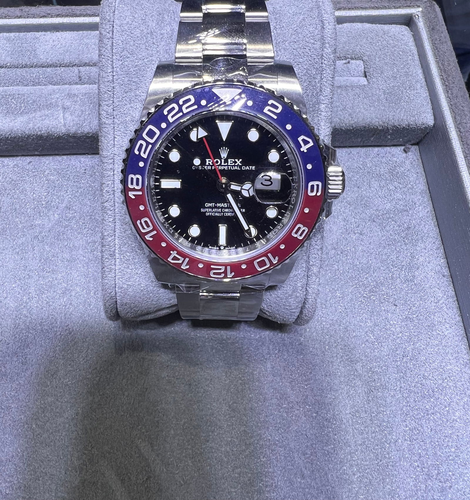 BRAND NEW GMT MASTER II PEPSI ROLEX COMES WITH BOX AND PAPERS (1 of 6)