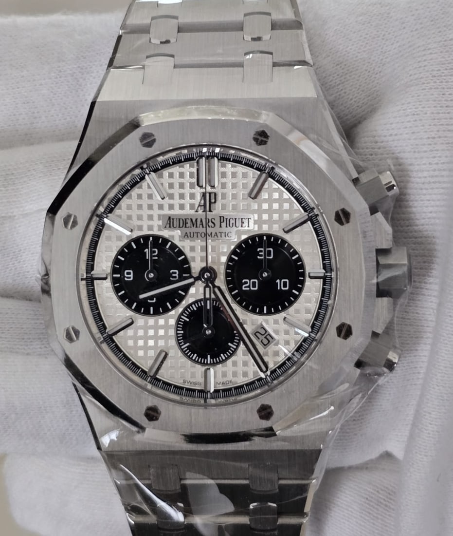 Audemars Piguet Royal Oak 26331st White Dial Chrono Comes with Box & Papers (1 of 1)