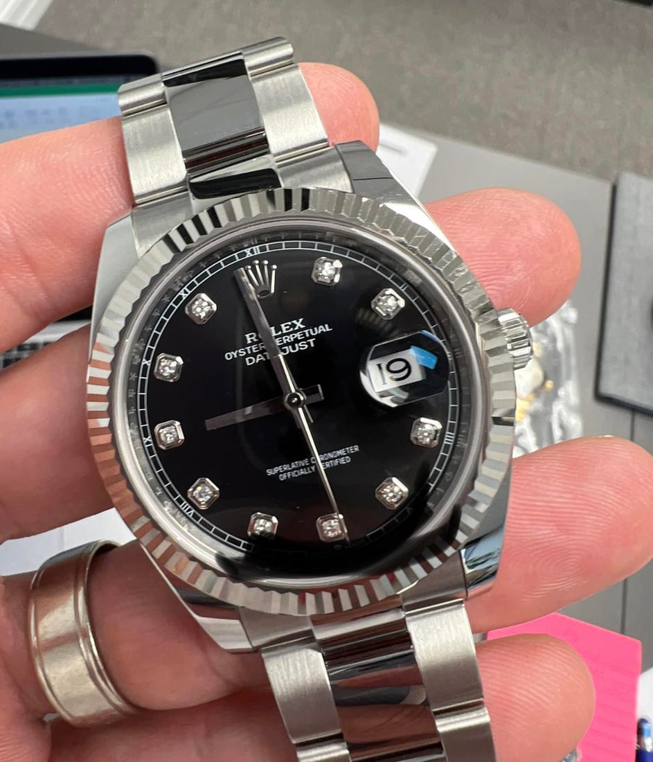 Rolex OysterPerpetual Datejust 41mm Black Dial w/Factory Diamonds Comes wit: Rolex OysterPerpetual Datejust 41mm Black Dial w/Factory Diamonds Comes with Box & Papers #PAPPS18289v8