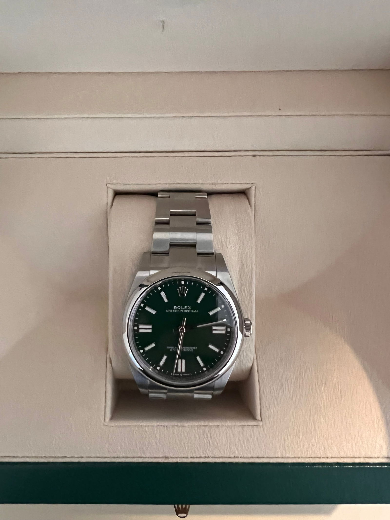BRAND NEW 2022 41MM OYSTERPERPETUAL ROLEX PASTEL COLOR GREEN COMES WITH BOX (1 of 3)